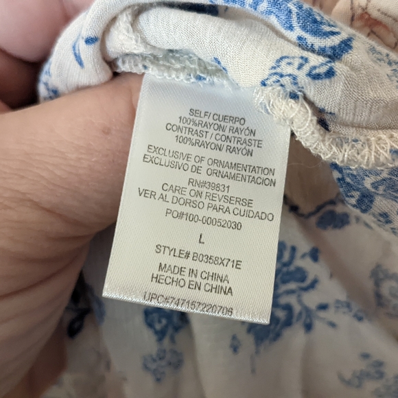 Democracy Size Large Peasant Top Stretchy Neck Floral Very Pretty!! 😱💗 - Picture 2 of 10